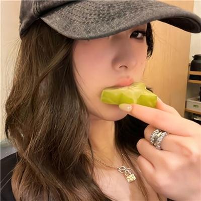 扬眉女导甘比茵