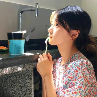虚拟小姐在看着你